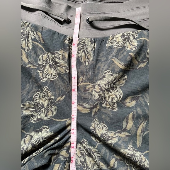 Athleta Trekkie North Printed Jogger Size 2X In Firma Floral Olive - Picture 7 of 14